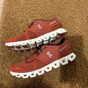Womens size 9 On Cloud Sneakers